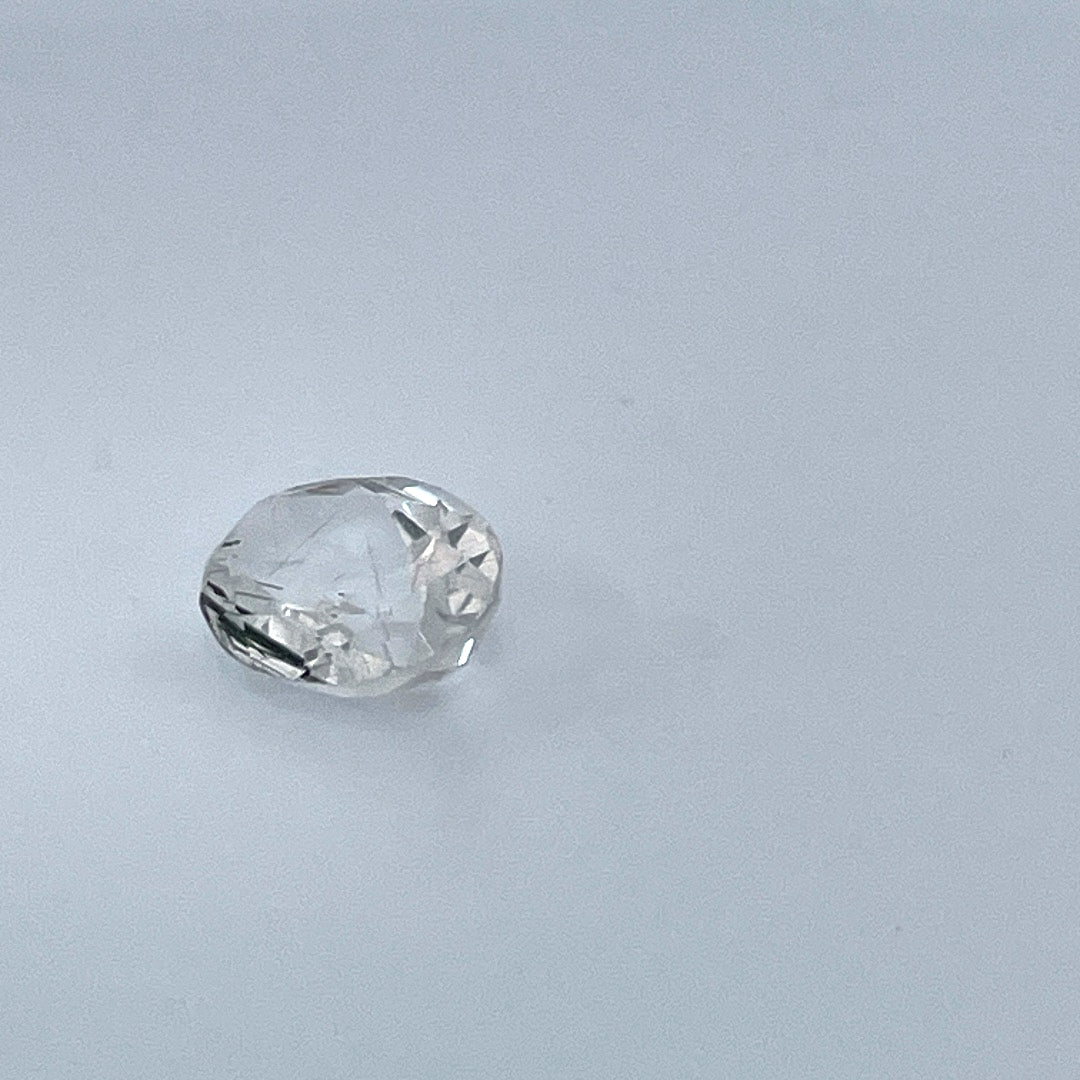 Quartz rutile Transparente avec des inclusions de tourmaline