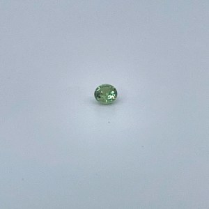 Grenat démantoïde Vert avec des reflets vert clair