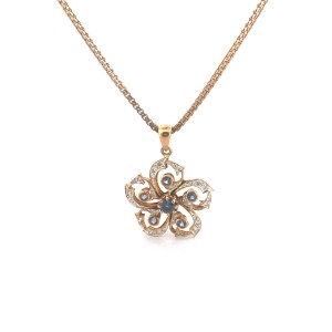 Chaîne vénitienne avec pendentif en forme de fleur serti griffe