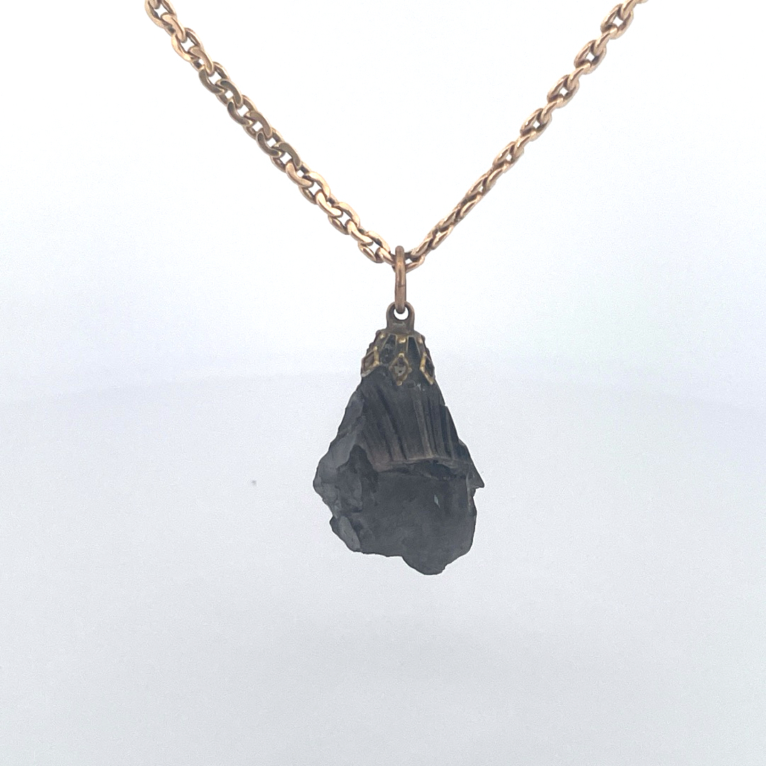 Chaîne forçat or jaune et obsidienne montée sur bélière en laiton. – Image 2